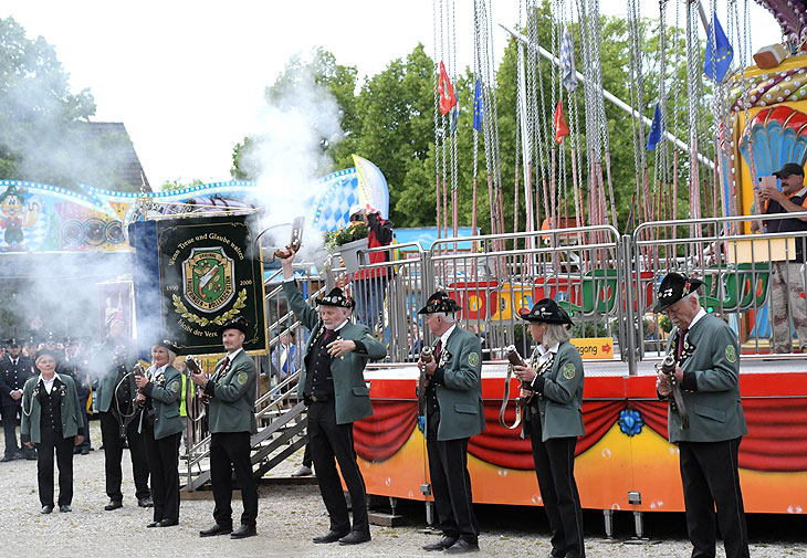 Böllerschießen zum Auftakt der Truderinger Festwoche 2025 (©Foto: Ingrid Grossmann) 